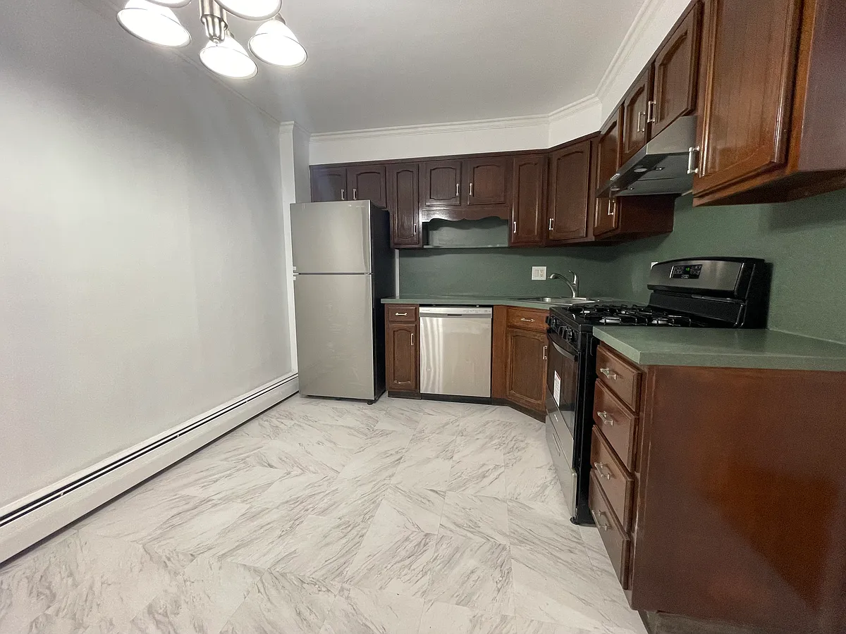 Building Photo - 85 Bogart Ave #2