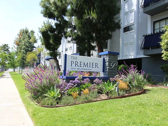 2nd image of 14639 Burbank Blvd #1B-1Ba-766Sqft