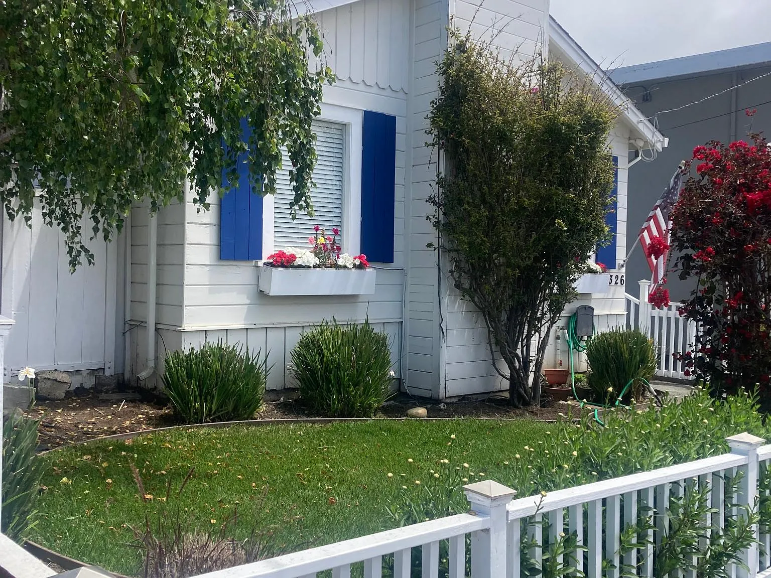 326 Hillcrest Dr — Photo 2