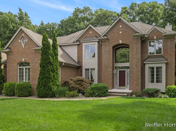 3148 Paramount Ln, Auburn Hills, MI 48326