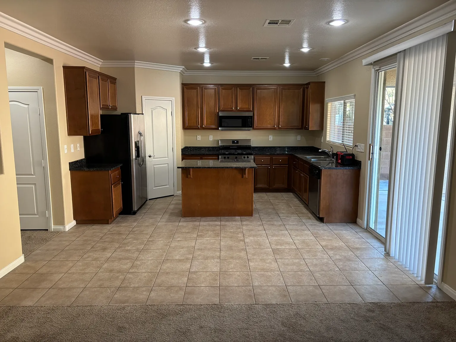 5 bed, 2793 sqft, $2,500 — Photo 3