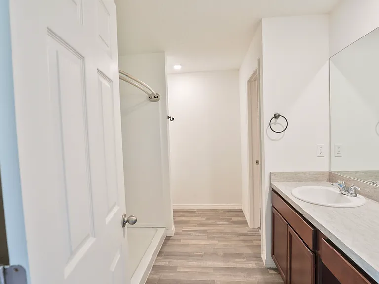 2352 SE Surrey Pl — Photo 25