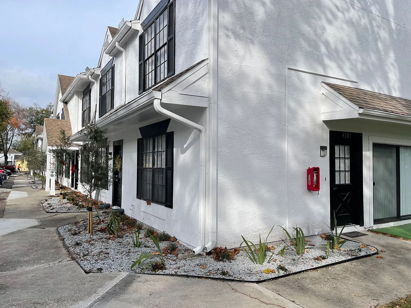 Saint Andrews Square Townhomes — Photo 4