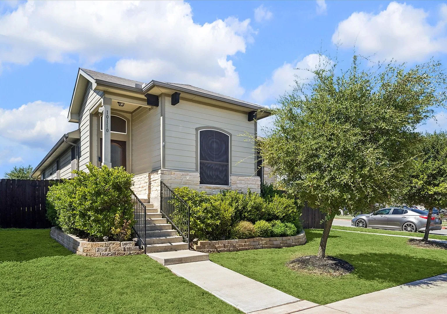 Single-Story 4-Bed Home Next to a Dog Park in Pioneer Hill, $2,150/mo — Photo 1