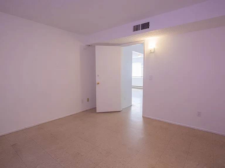 2460 N Balboa Ave — Photo 8