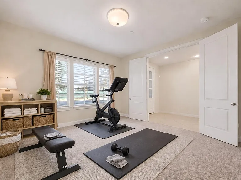 705 Delano St — Photo 14