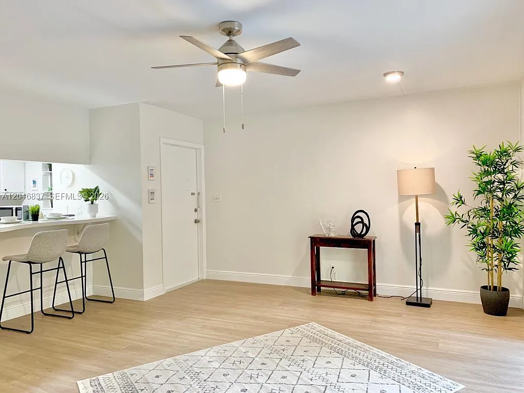 Middle River Villas Condo — Photo 4