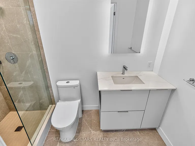 185 Alberta Ave — Photo 17