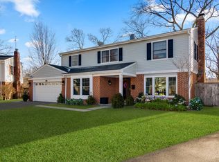 2433 Swainwood Dr, Glenview, IL 60025