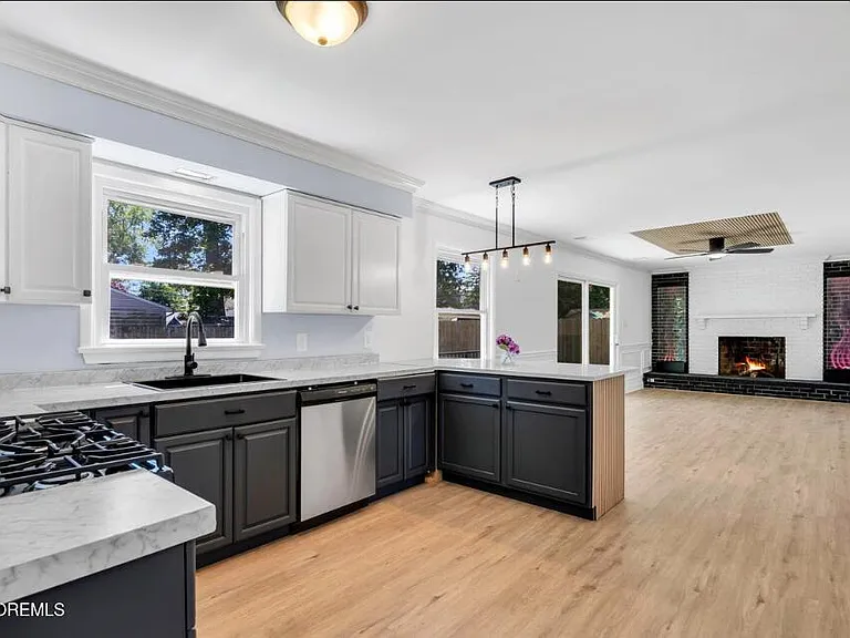 30 Belmont Ave — Photo 11