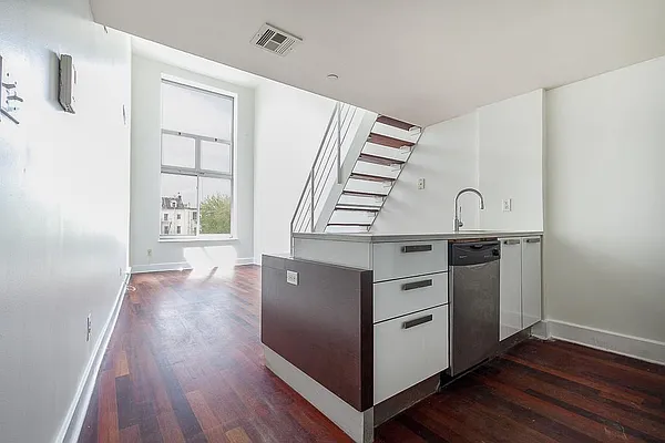 Rented by Brooklyn Group | media 73