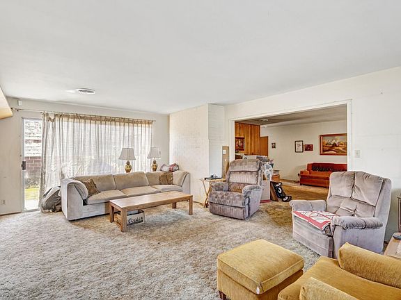 4th image of 920 Duchow Way