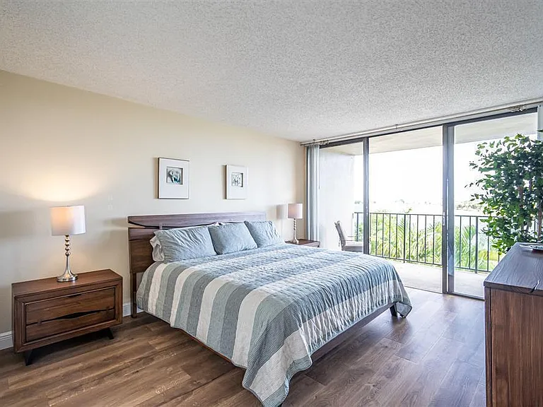 1830 Embassy Dr #409 — Photo 7