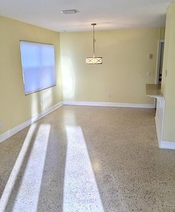 3rd image of 2112 Smathers Cir N