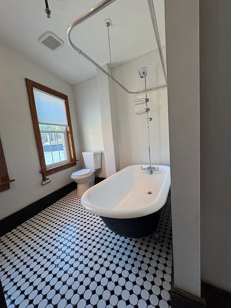 237 N. Sycamore Street - B — Photo 4