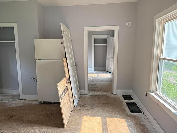 3rd image of 106 Fleek Ave
