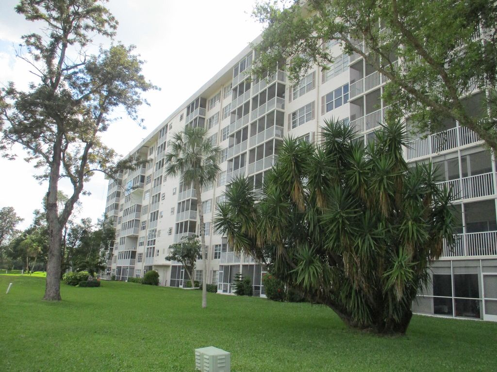 3300 N Palm Aire Drive #306, photo 4