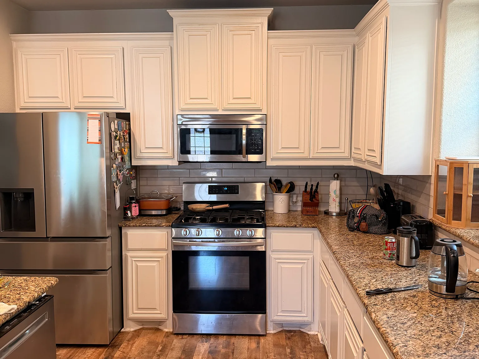 5 bed, 3837 sqft, $1,000 — Photo 2