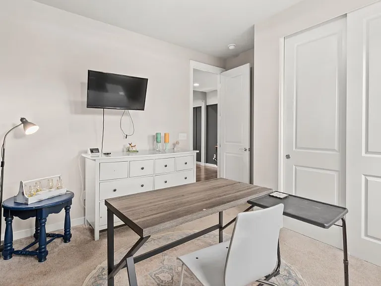 303 Vaughan Blvd NE — Photo 24