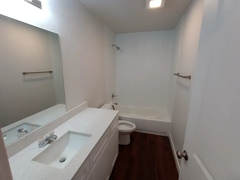 404 SW Grand Blvd #1 — Photo 10