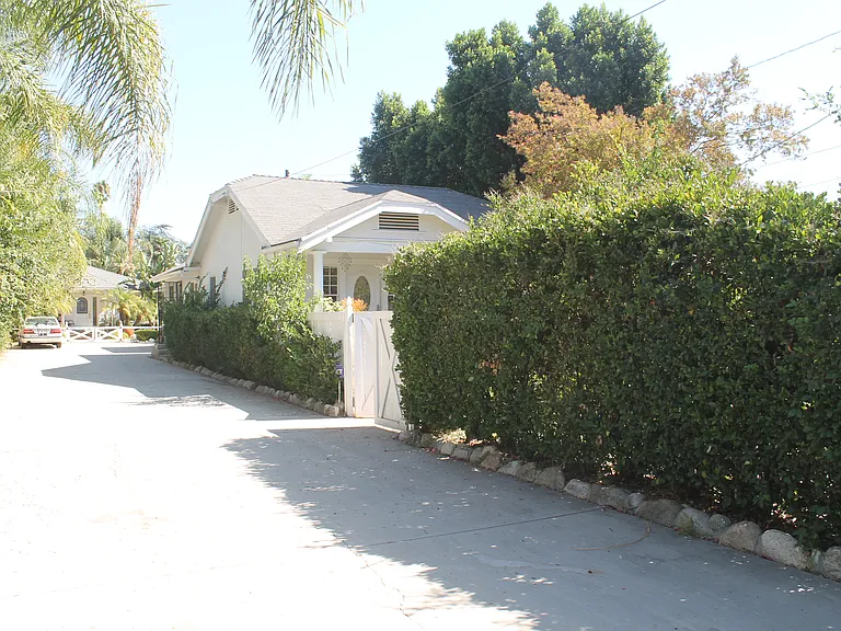 Windsor Ave — Photo 3