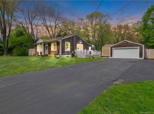 8 Diane Dr, Monroe, CT 06468