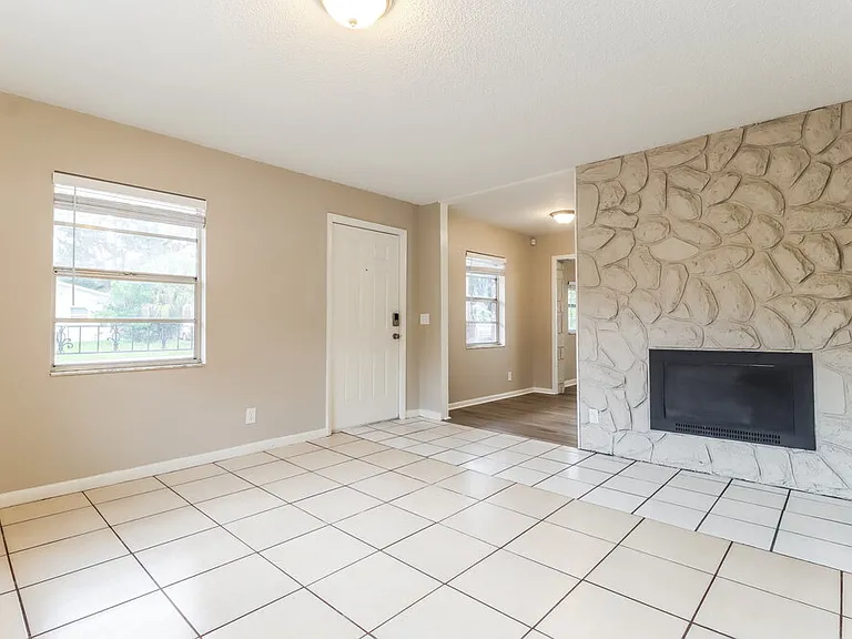 3207 E 24th Ave — Photo 3