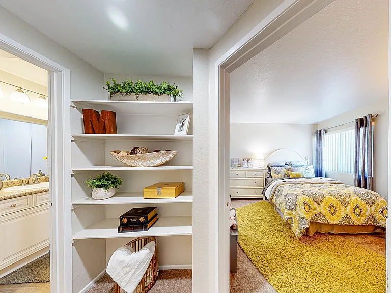 Mountain View Apartments — Photo 6