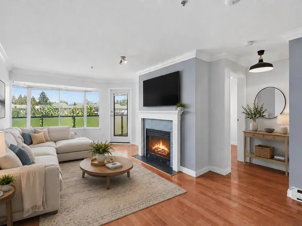 2964 Trethewey St #403, Abbotsford, BC V2T 6P4