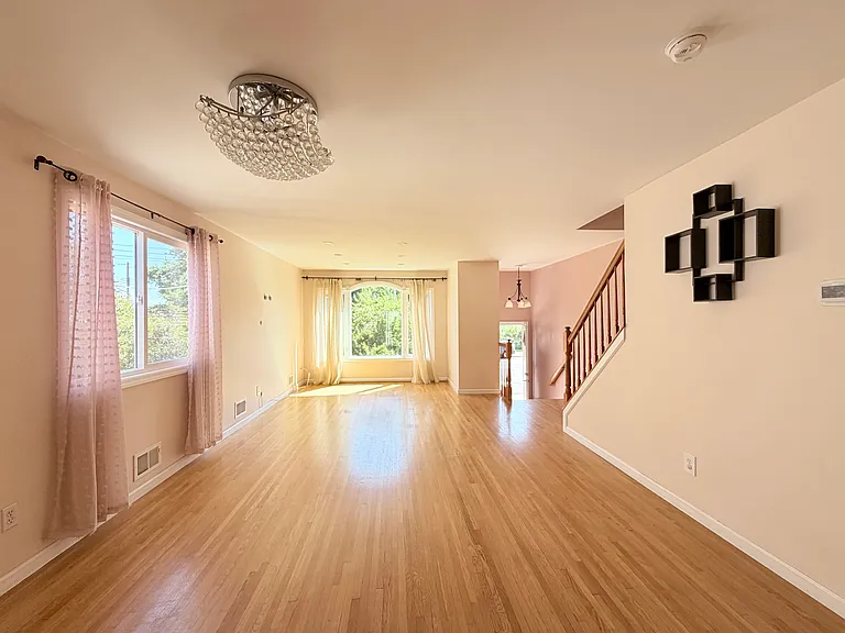 455 Bedford Ave — Photo 4