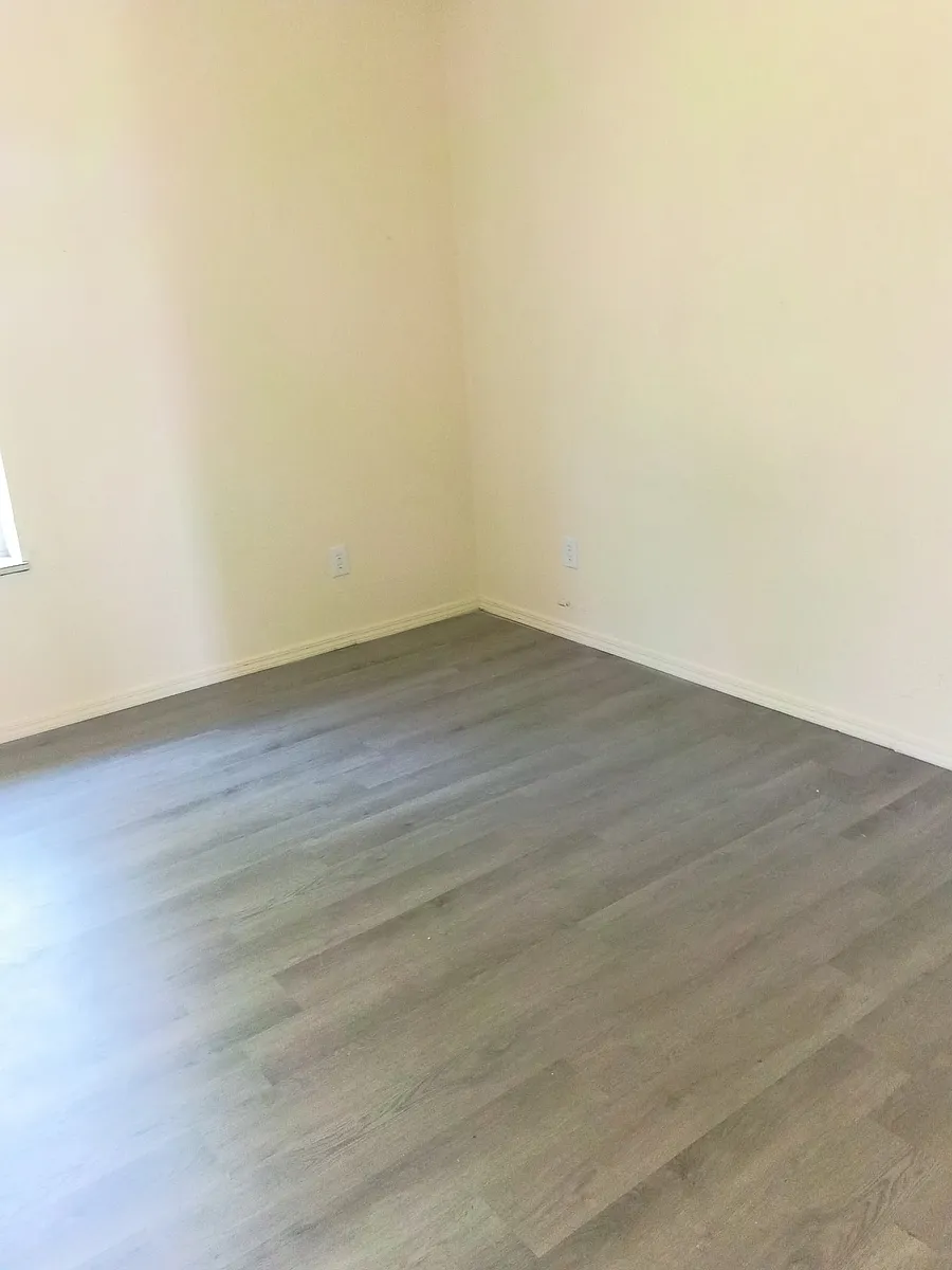 Building Photo - 1507 N Commercial Ave #10