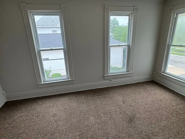 1009 E Lewis St — Photo 10