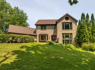 837 Spires Dr, Dubuque, IA 52001