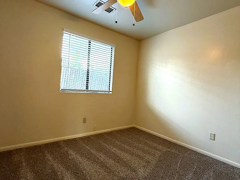 301 W Merritt St — Photo 6