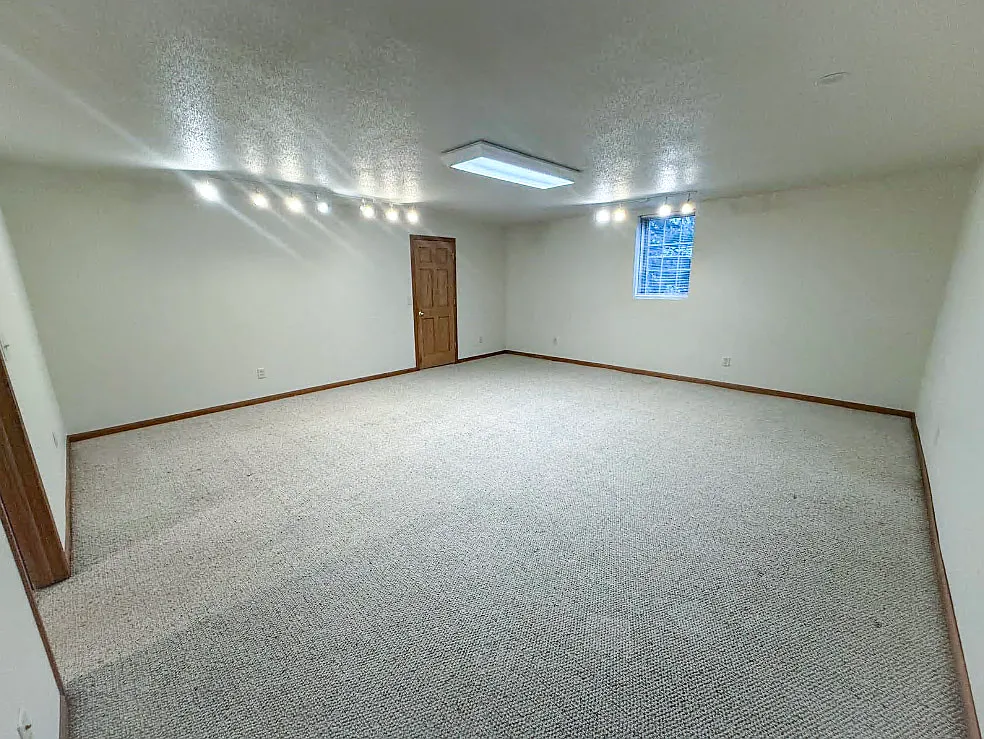 4 bed, 3500 sqft, $1,795 — Photo 4