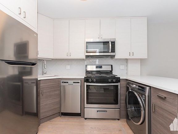 3rd image of 5952 N Winthrop Ave APT 2E