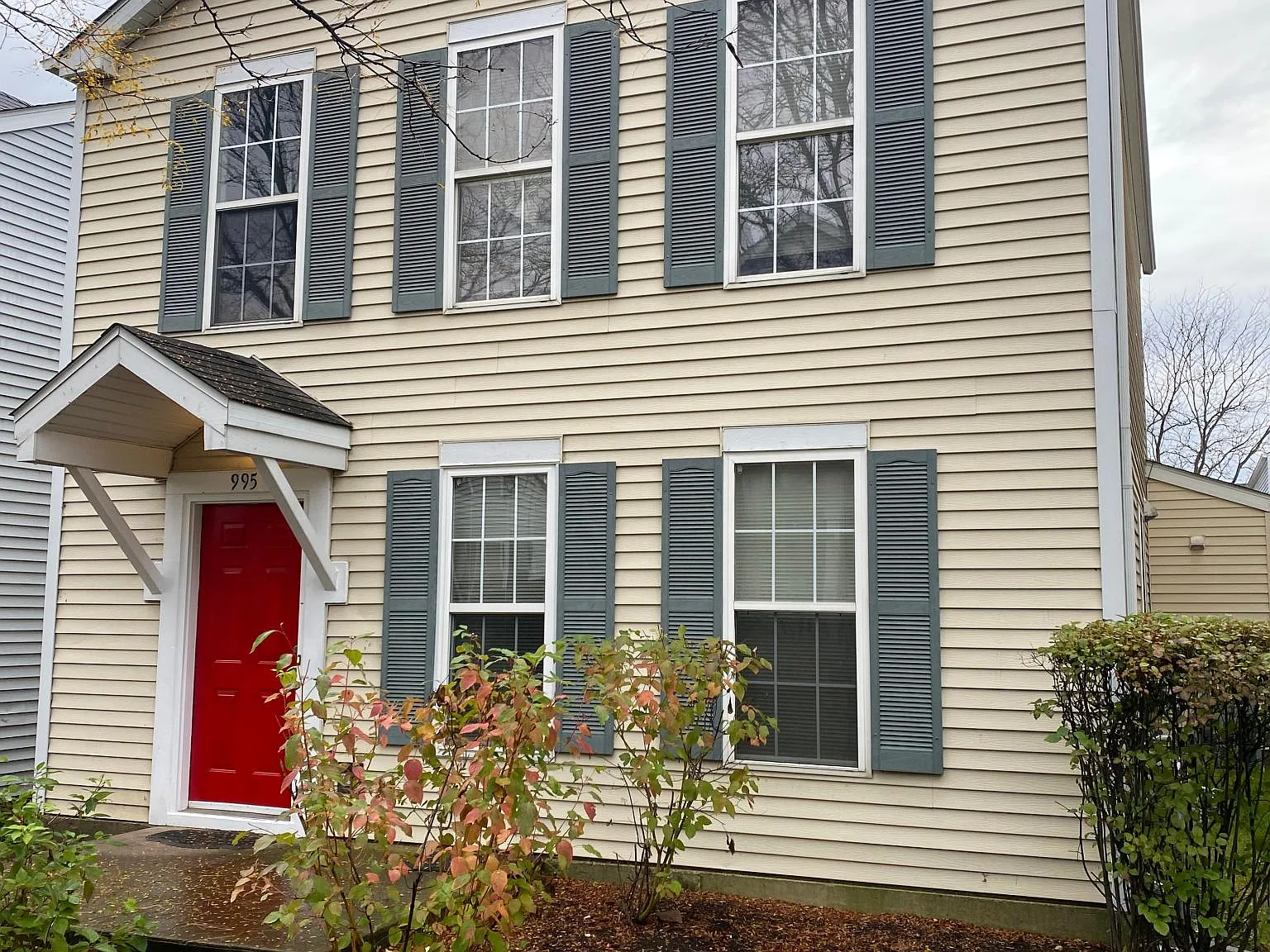 995 Symphony Dr — Photo 2