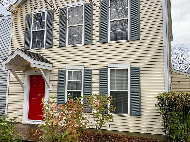 995 Symphony Dr — Photo 2