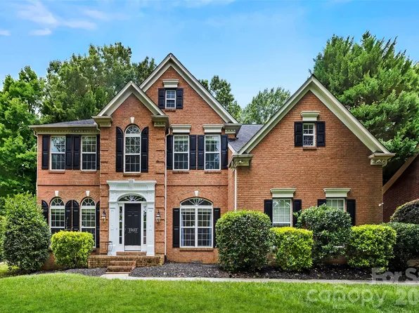 2832 Shady Reach Ln, Charlotte, NC 28214