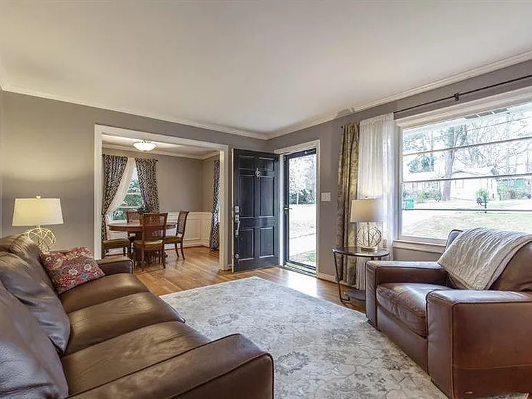 2726 Harrington Dr — Photo 2
