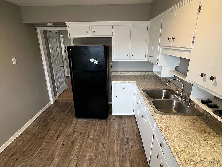 1122 E Singer Cir. (4 Unit) — Photo 9