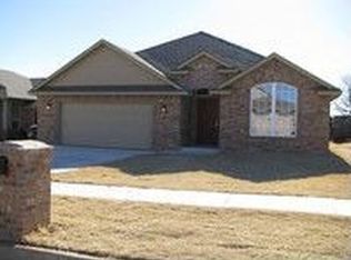 2124 SE 8th St, Moore, OK 73160