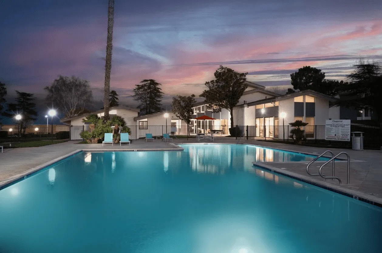 Chaparral Apartments — Photo 1