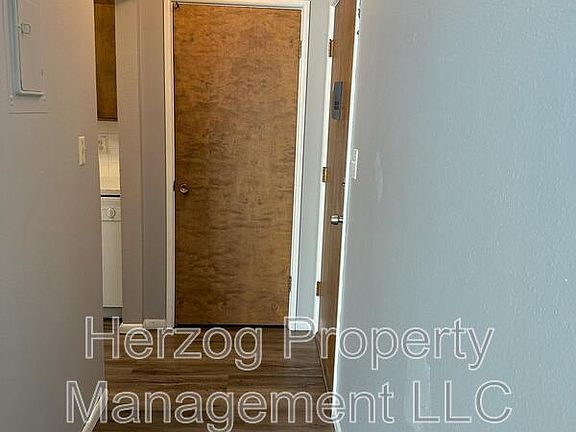 2nd image of 809 E Cavour Ave #6