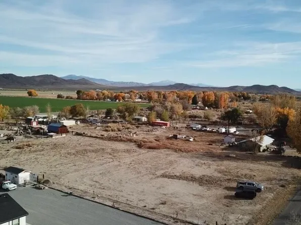 71 W Tucker Ln, Yerington, NV 89447