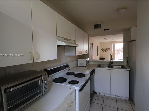 4th image of 318 NW 107th Ave APT 2B
