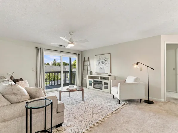 6823 Meadow Creek Dr Unit 208, Columbus, OH 43235