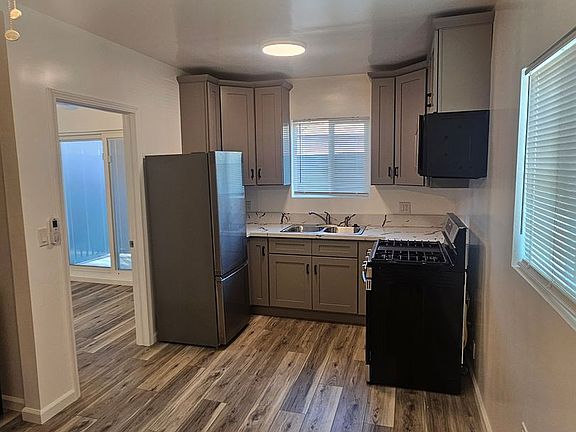 4th image of 11463 Pearl St