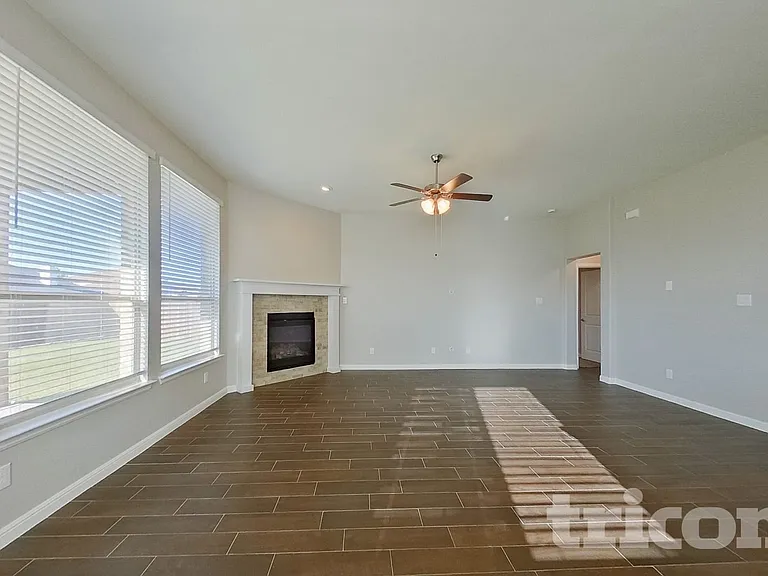 612 Golden Bell Dr — Photo 4