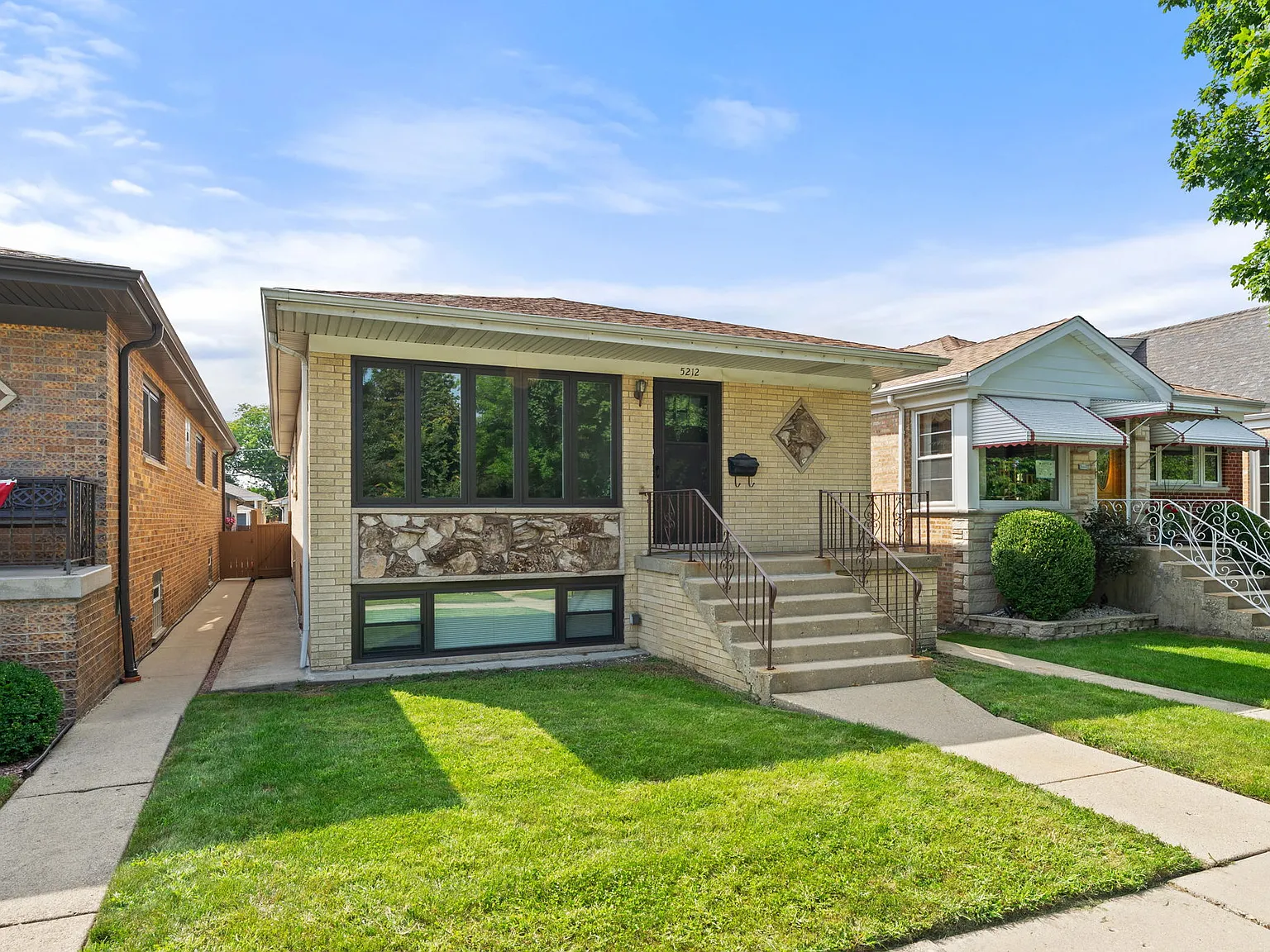 3 bed, $3,900 — Photo 1